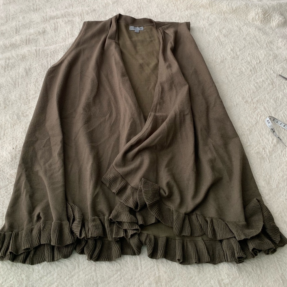 Joseph size large green vest ruffles